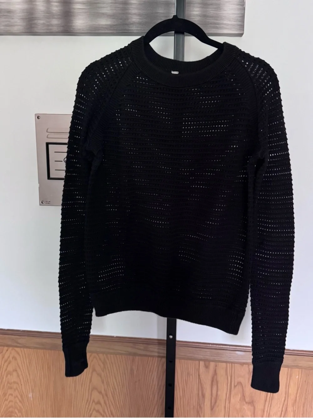 Lululemon women Black Knit Sweater- Classic Crewneck  size 4